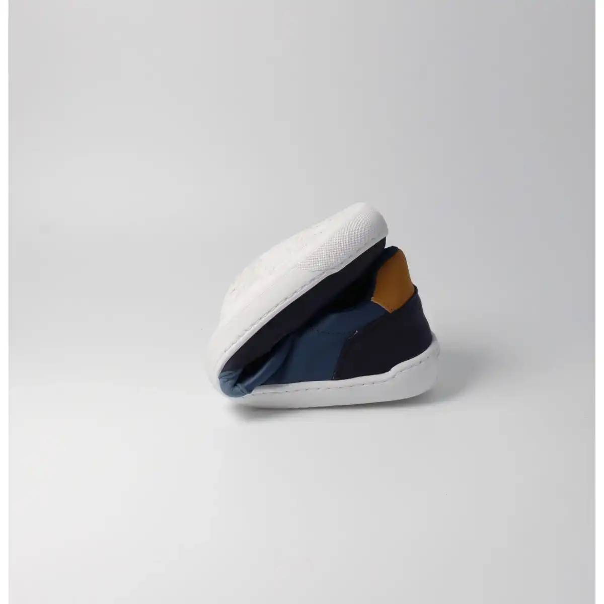 bLifestyle-sportSTYLE-marine-barefoot-cipo
